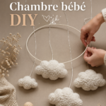 Chambre de bébé décorée avec des éléments DIY doux et colorés.