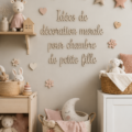 Chambre de fille décorée avec des éléments muraux colorés et charmants
