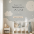 Intérieur avec du papier peint lune et nuages LOUNA apportant une ambiance rêveuse.