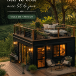 Un rooftop aménagé avec un lit de jour accueillant et décoré