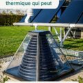 Collecteur thermique moderne intégré dans une décoration intérieure chaleureuse