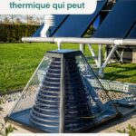 Collecteur thermique moderne intégré dans une décoration intérieure chaleureuse