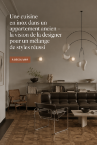 Cuisine en acier inoxydable intégrée dans un vieux bâtiment, alliant modernité et charme ancien.