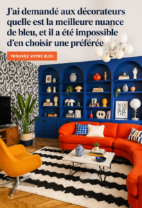 Une pièce accueillante avec des murs peints en bleu apaisant et des touches de décoration chaleureuses.