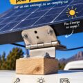 Installation d'un panneau solaire incliné sur un van pour une meilleure autonomie